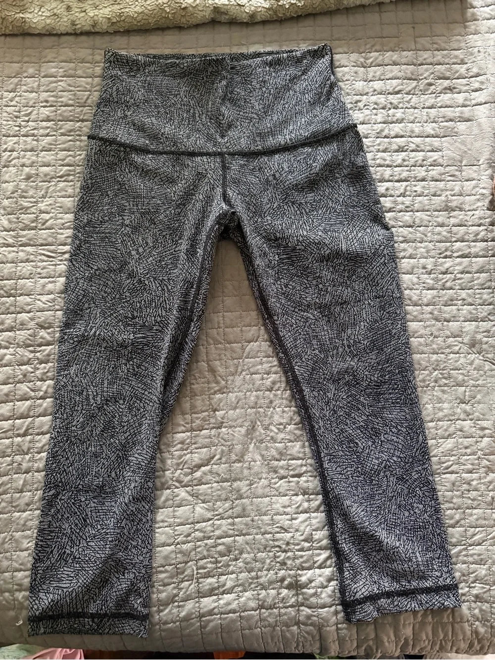 lululemon size 8 capri leggings